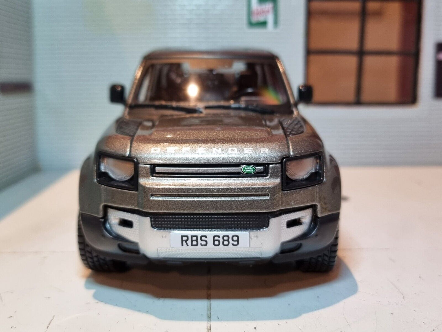 Land Rover 2022 Defender 110 21101 Bburago 1:24