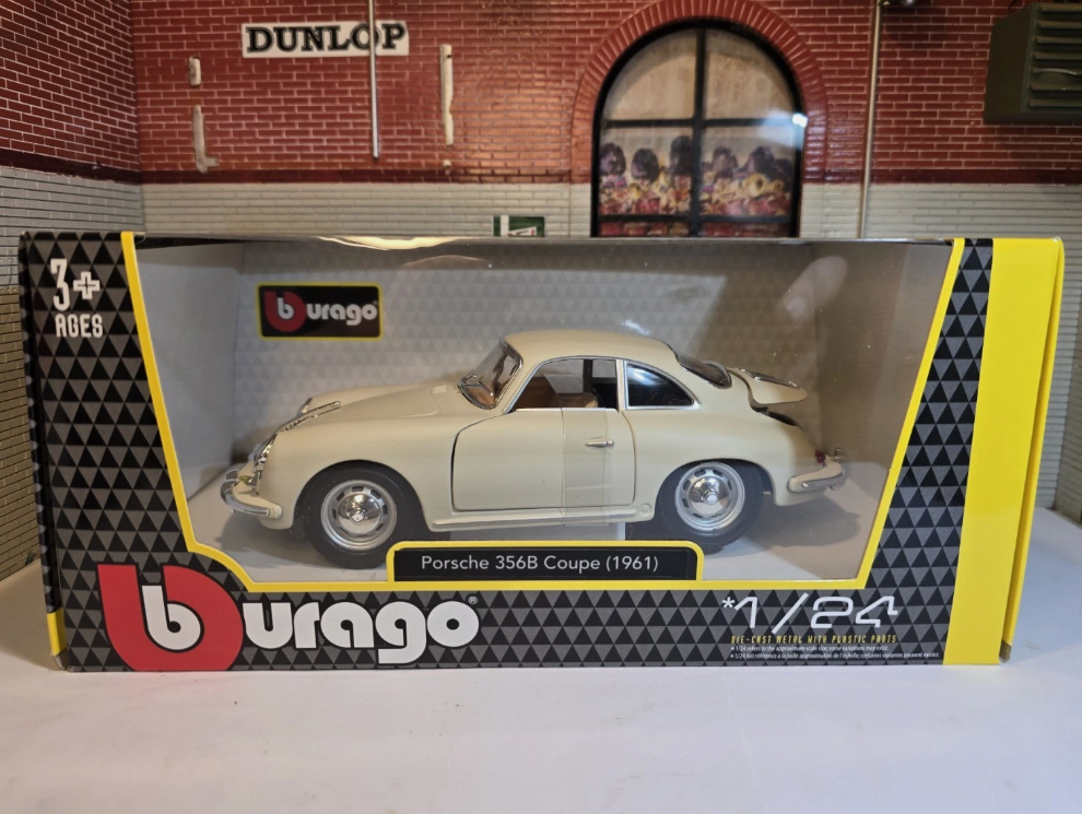 Porsche 1961 356B Coupe 22079 Bburago 1:24
