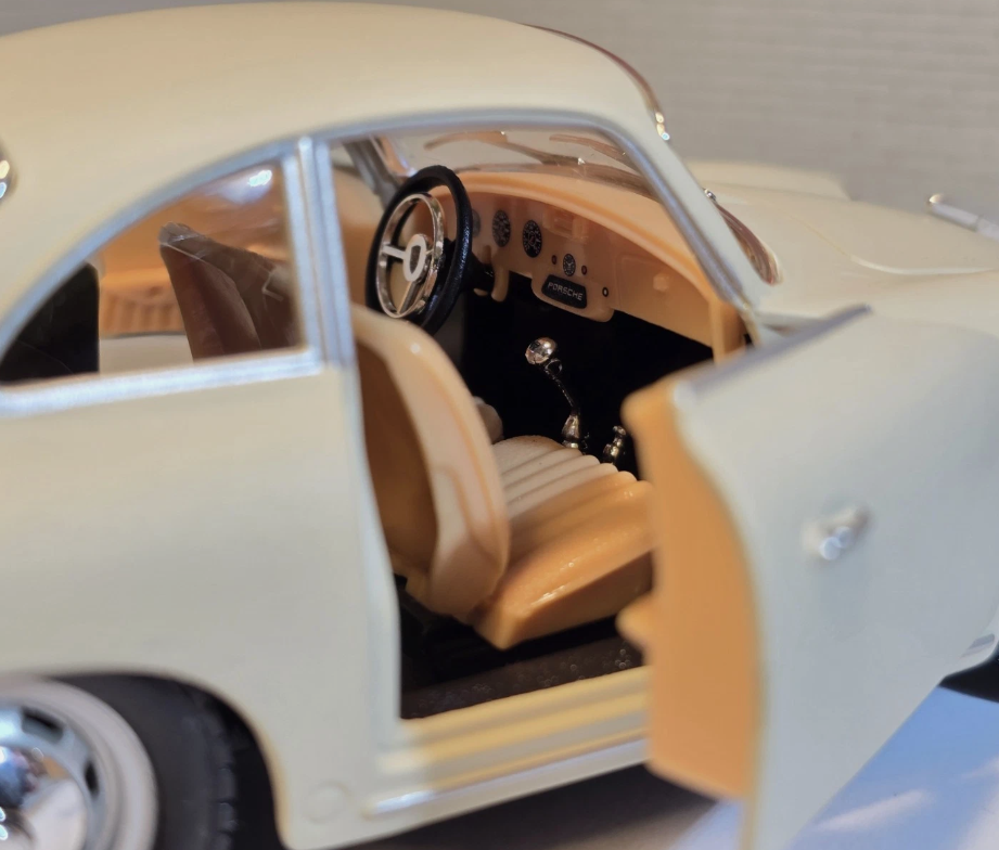 Porsche 1961 356B Coupe 22079 Bburago 1:24