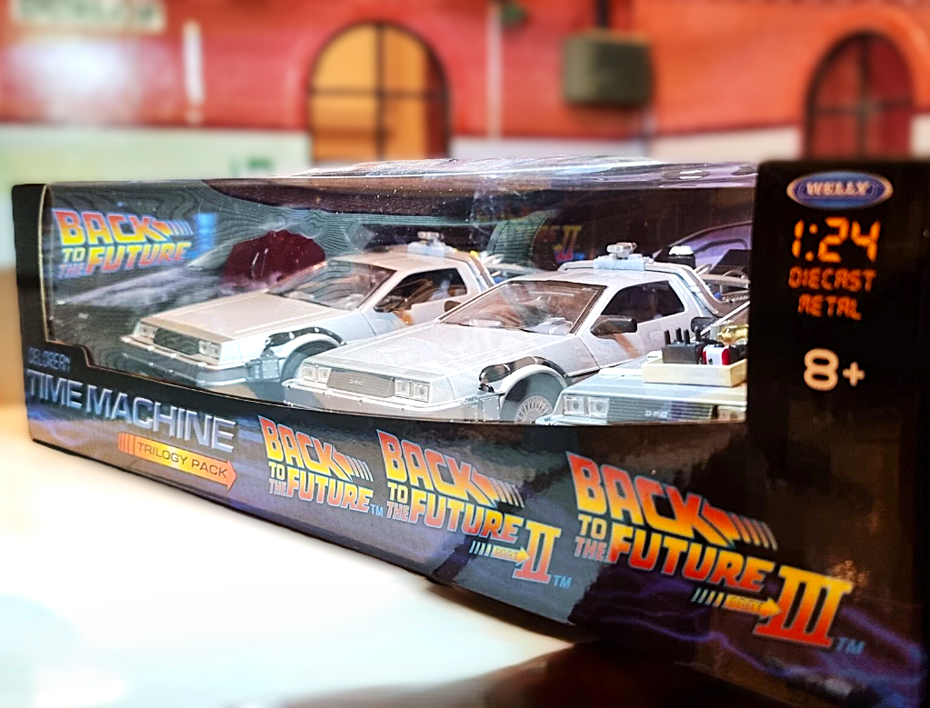DeLorean Back to the Future Trilogy Set 224003 Welly 1:24