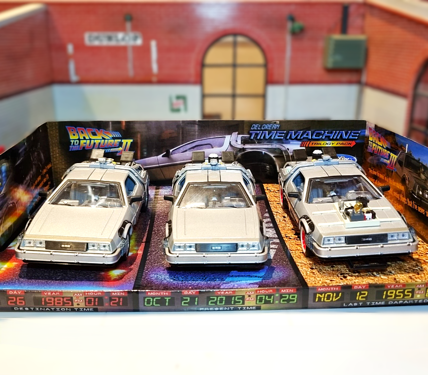 DeLorean Back to the Future Trilogy Set 224003 Welly 1:24
