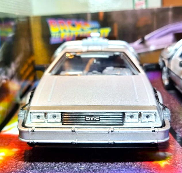 DeLorean Back to the Future Trilogy Set 224003 Welly 1:24