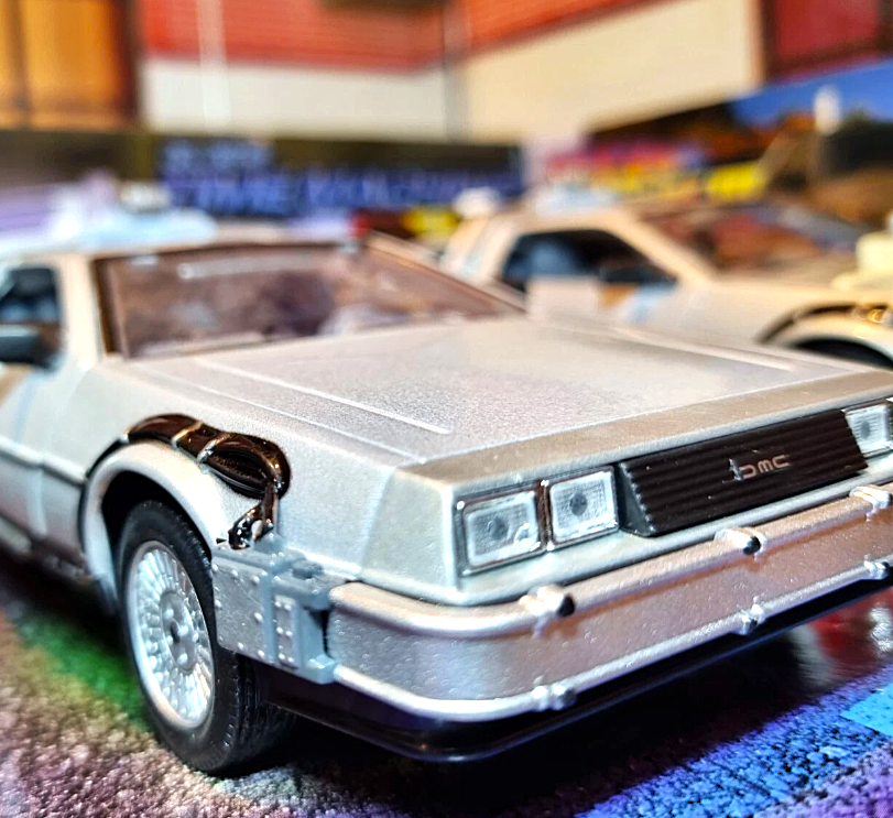 DeLorean Back to the Future Trilogy Set 224003 Welly 1:24