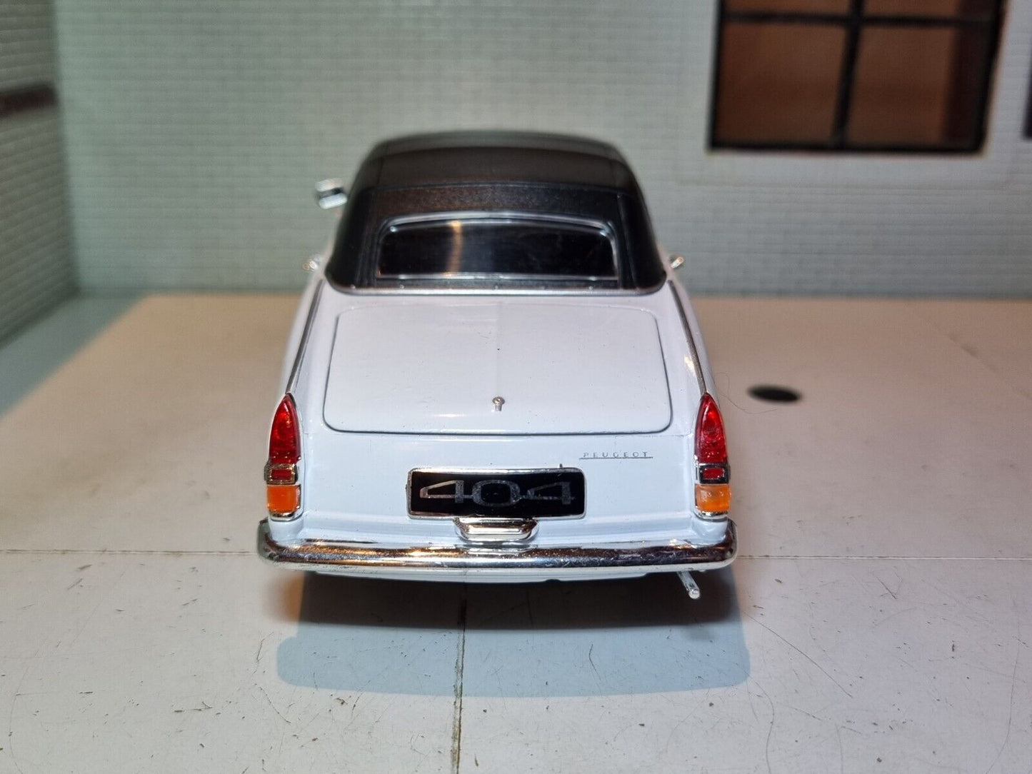 Peugeot 404 Cabriolet 22494 Welly 1:24