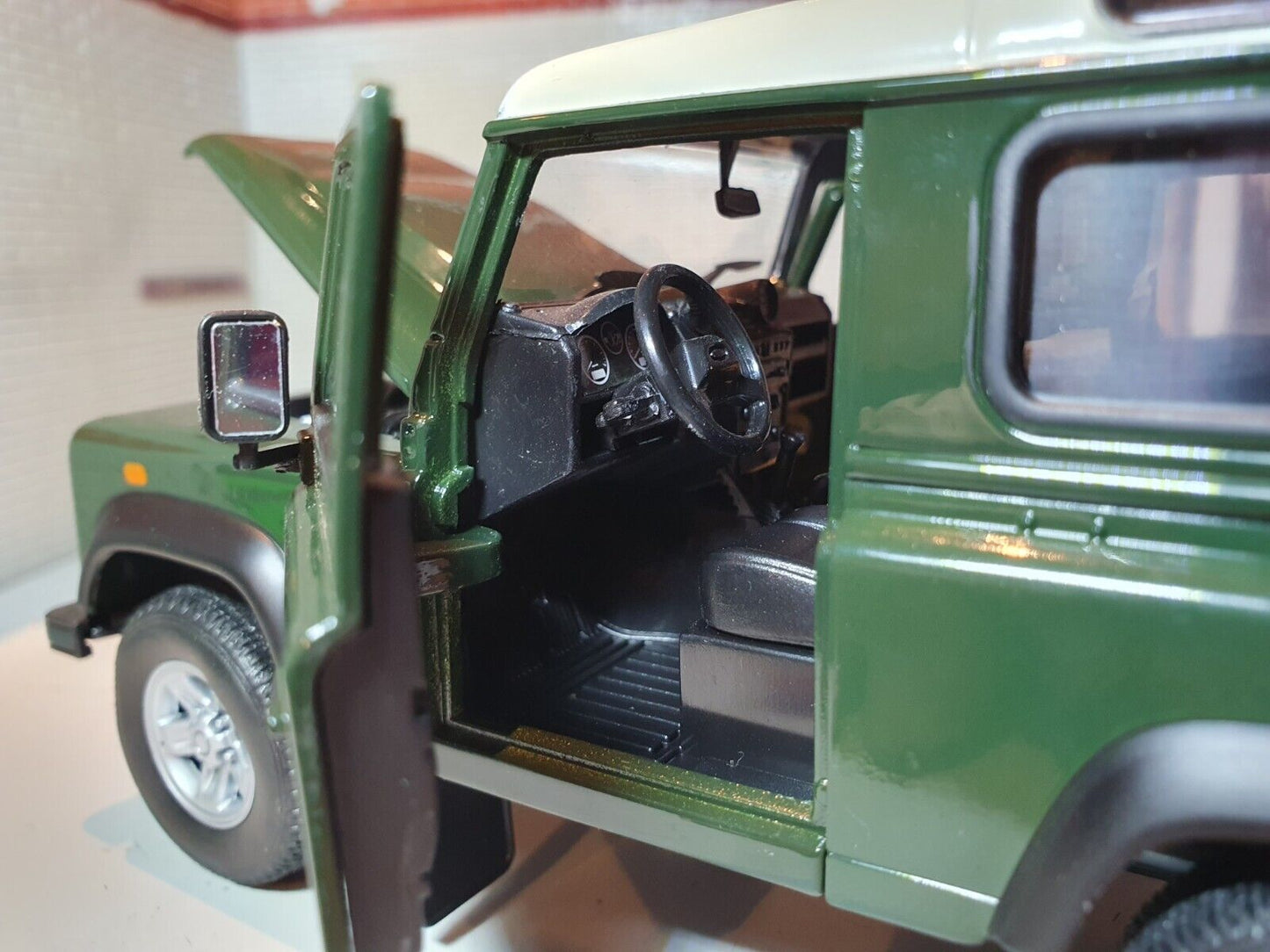 Land Rover Defender TDCi 90 22498 Welly 1:24