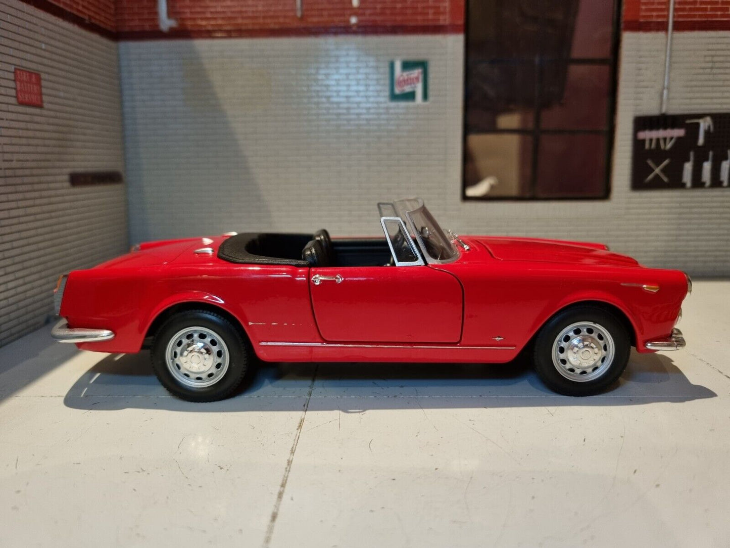 Alfa Romeo 1960 Spider 24003 Welly 1:24