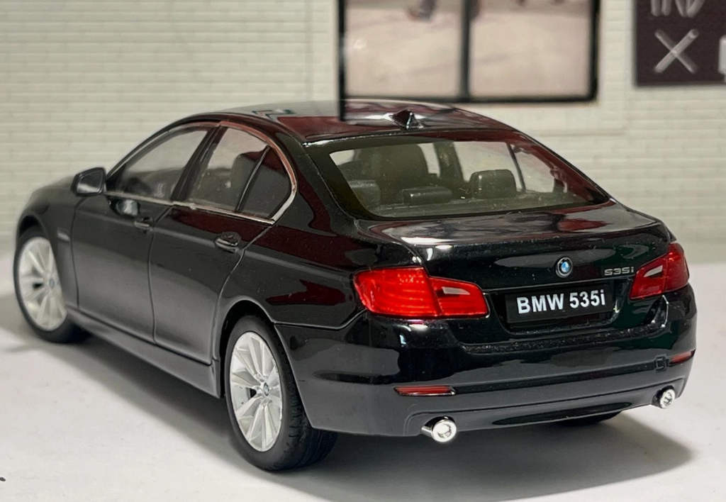 BMW Série 5 535i F10 Berline 24026 Welly 1:24