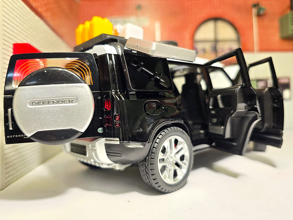 Land Rover 2022 Defender 110 CZ607 Che Zhi 1:24 (Blue/Green/Black)