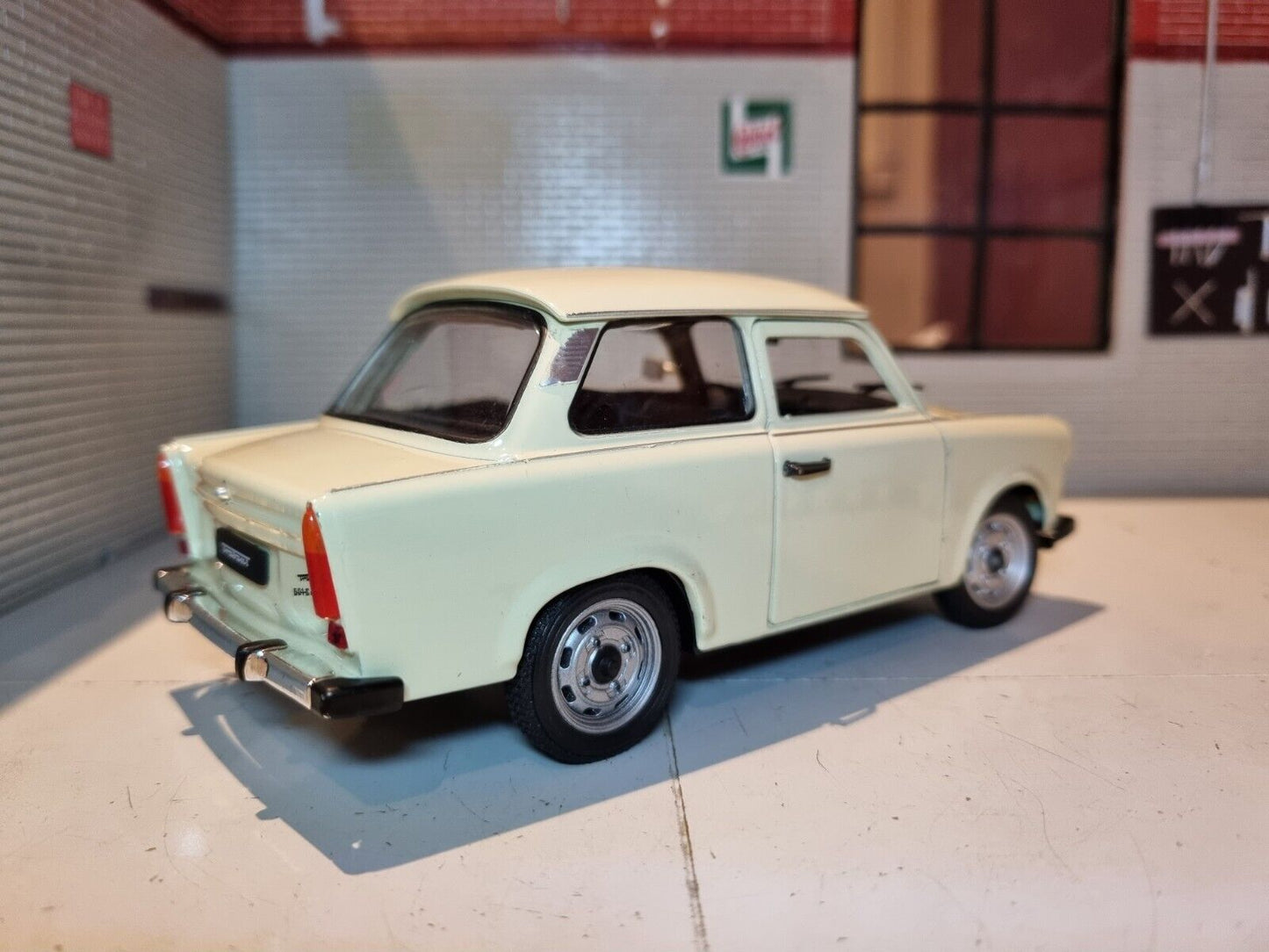 Trabant 1964 601  24037 Welly 1:24