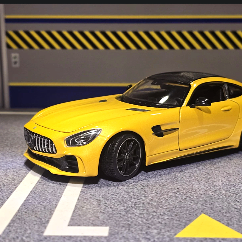 Mercedes 2017 AMG GT-R 24081 Welly 1:24 (RED/YELLOW)
