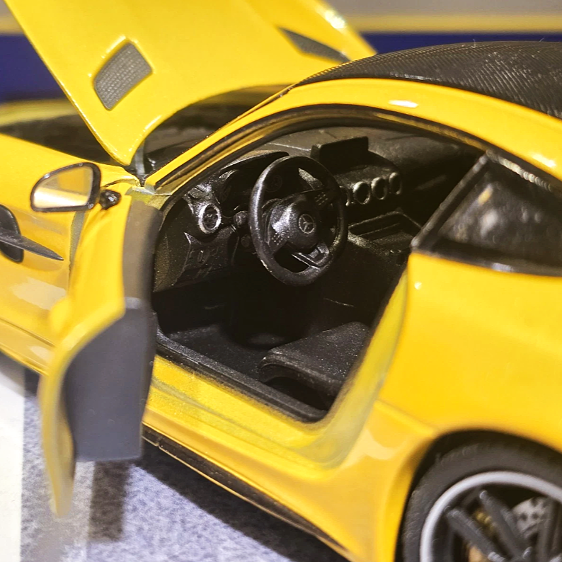 Mercedes 2017 AMG GT-R 24081 Welly 1:24 (RED/YELLOW)