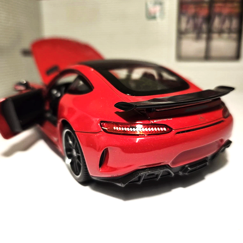 Mercedes 2017 AMG GT-R 24081 Welly 1:24 (RED/YELLOW)