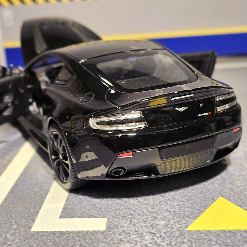 Aston Martin 2017 Vantage 24129 Welly 1:24