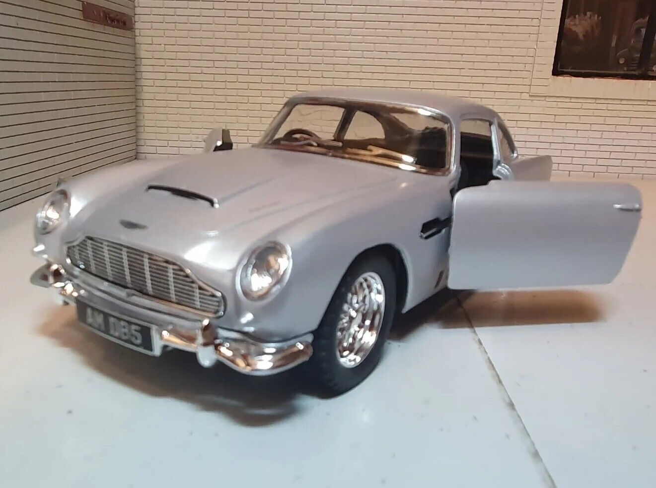 Aston Martin 1963 DB5 Kinsmart 1:36/32 (GREEN / SILVER / BLUE)