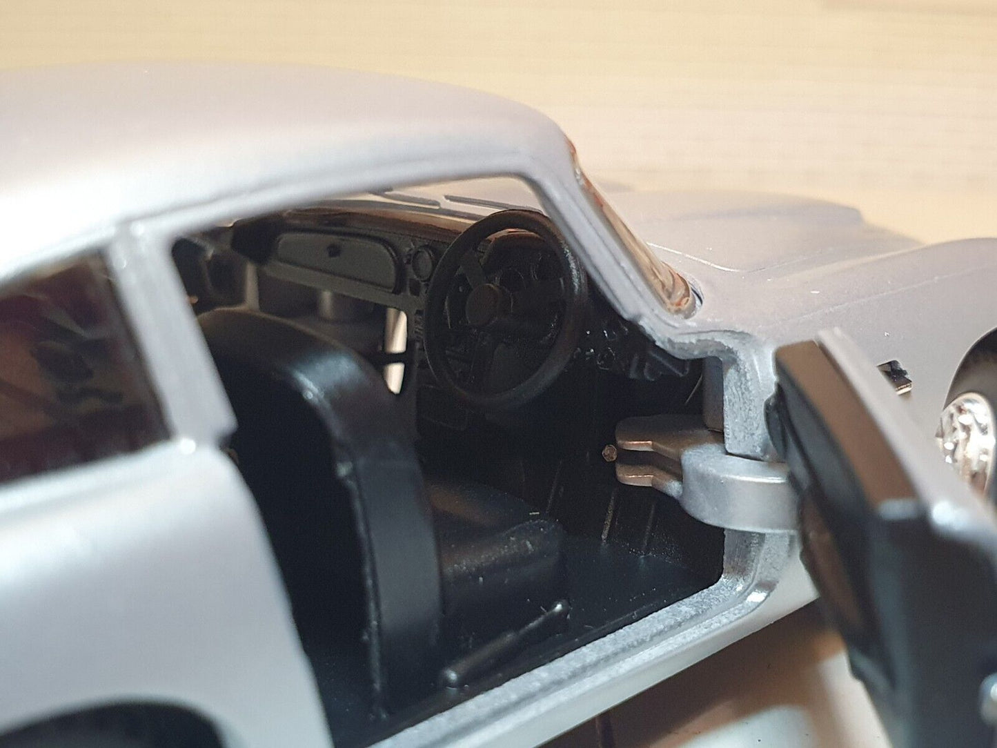 Aston Martin 1963 DB5 Kinsmart 1:36/32 (GREEN / SILVER / BLUE)