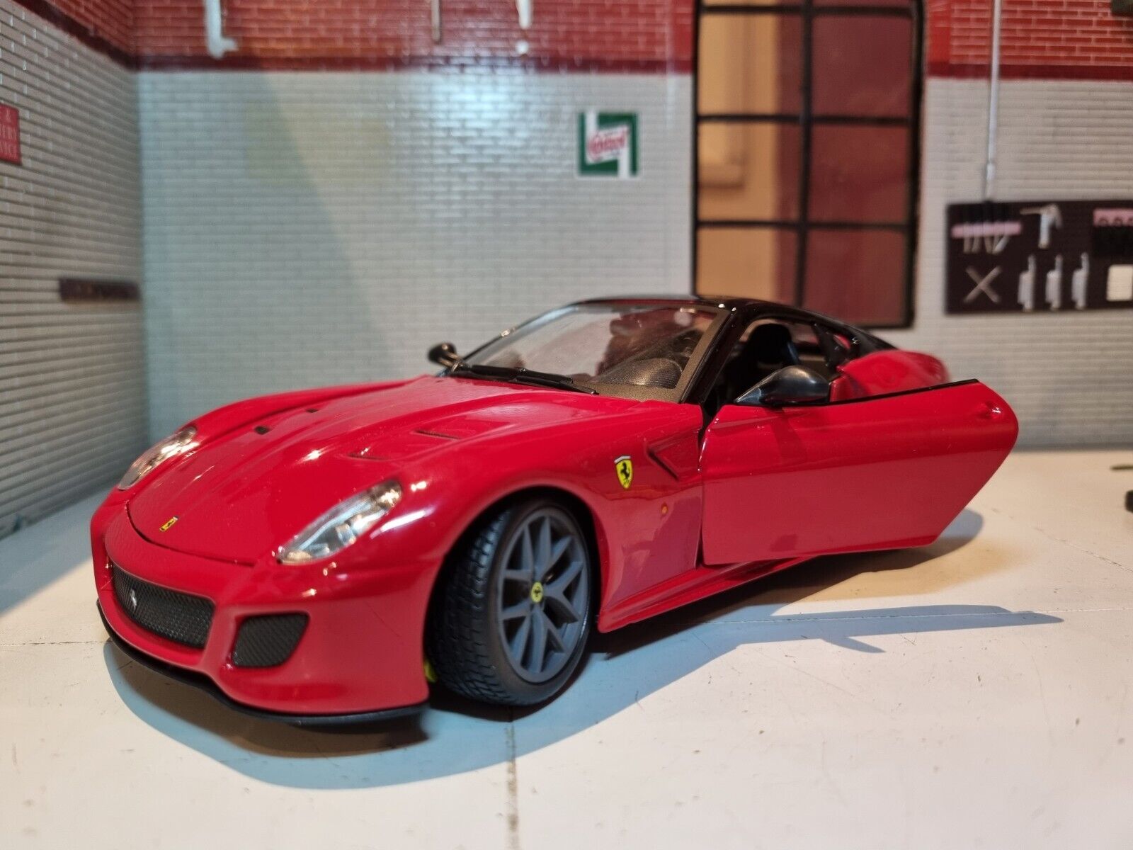Ferrari 599 GTO 26019 Bburago 1:24 – Emberton Imperial