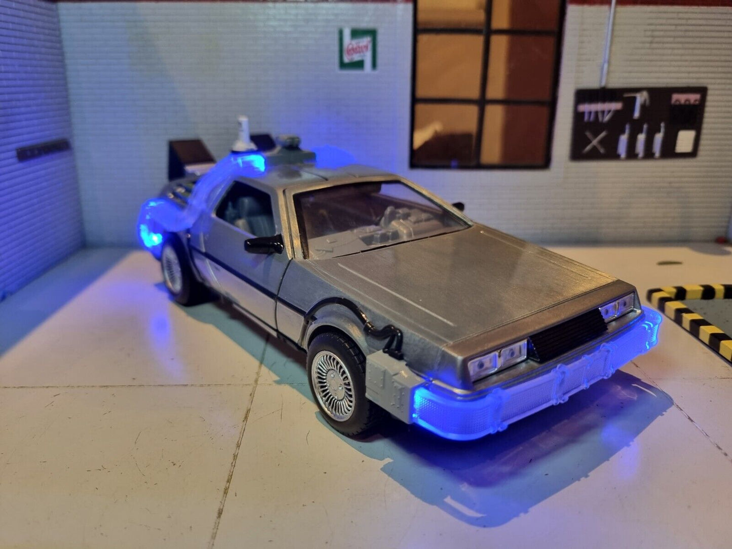 Delorean DMC Back to the Future 2 31468 Jada 1:24