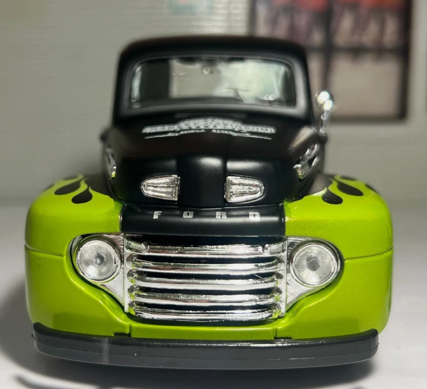 Ford 1948 F1 Pickup & Harley Davidson FL Panhead Motorbike Maisto 32171 1:24