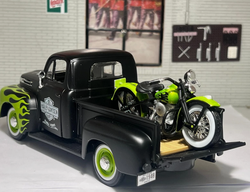 Ford 1948 F1 Pickup & Harley Davidson FL Panhead Motorbike Maisto 32171 1:24
