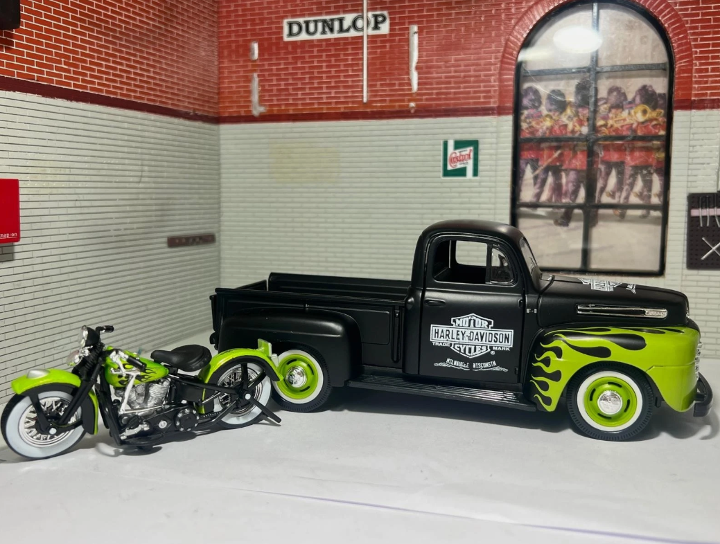 Ford 1948 F1 Pickup & Harley Davidson FL Panhead Motorbike Maisto 32171 1:24
