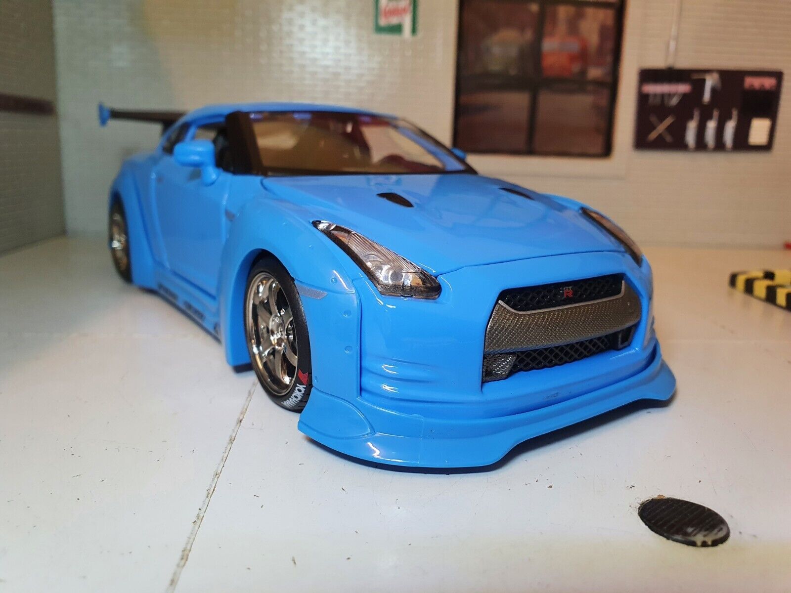 Nissan GT-R R35 Tokyo Mood 32526 Maisto 1:24 – Emberton Imperial