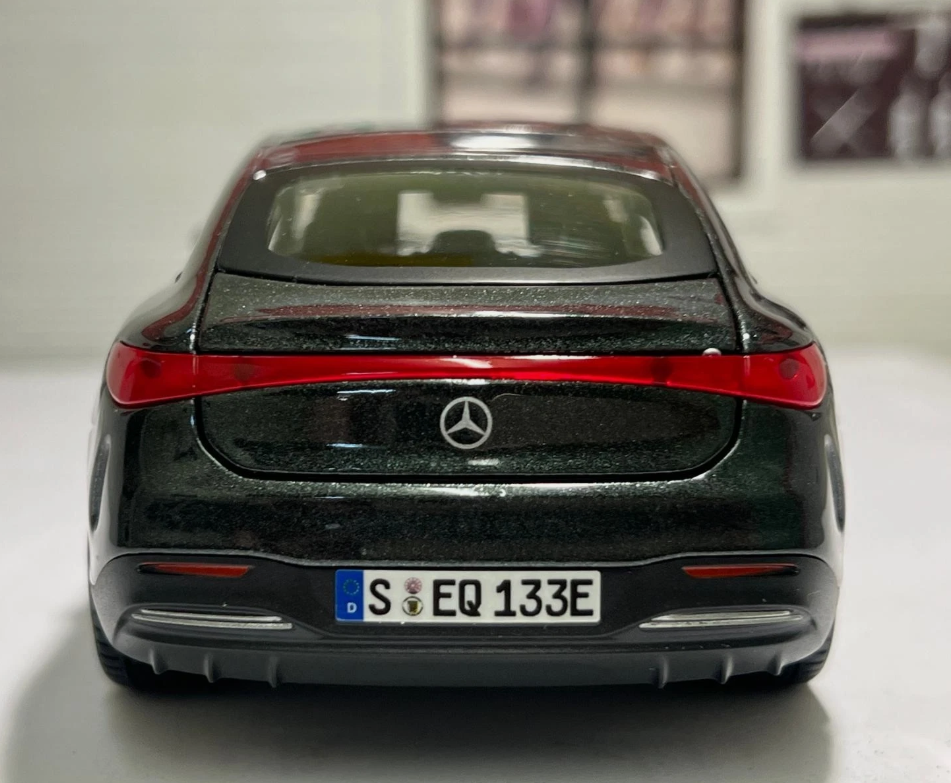 EQS by Mercedes EQ 32902 Maisto 1:27