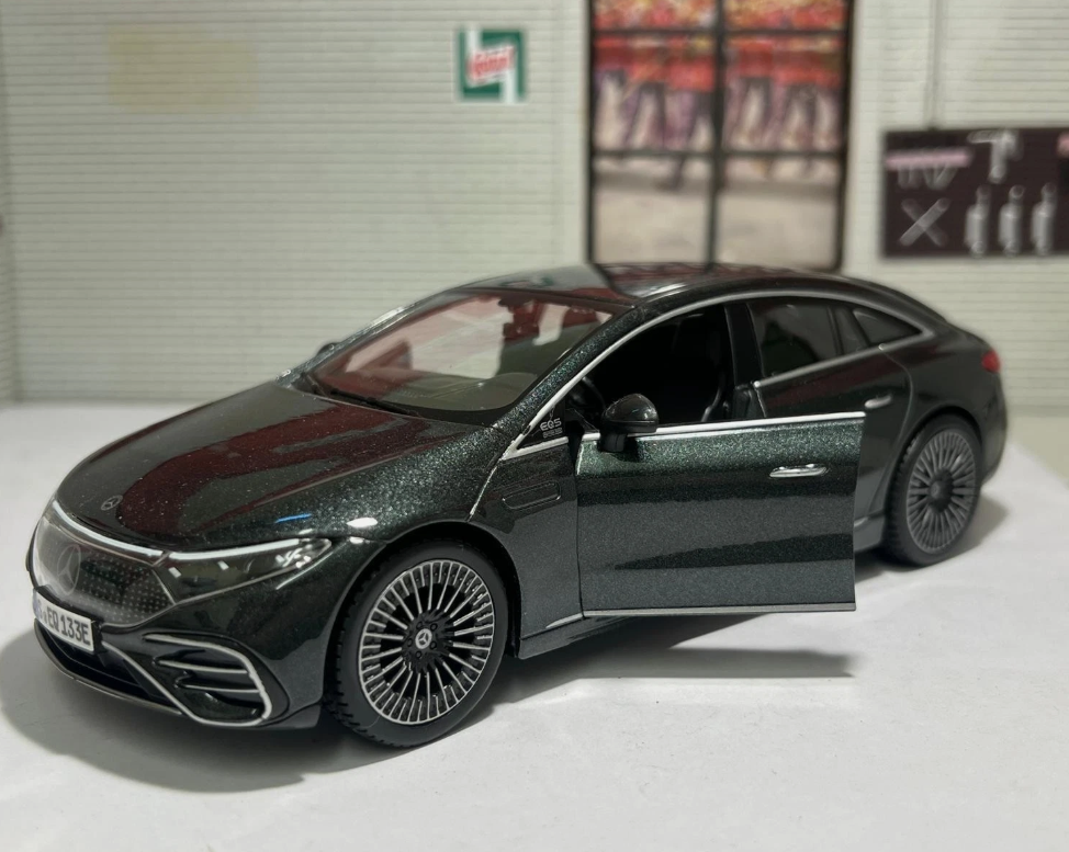 EQS by Mercedes EQ 32902 Maisto 1:27