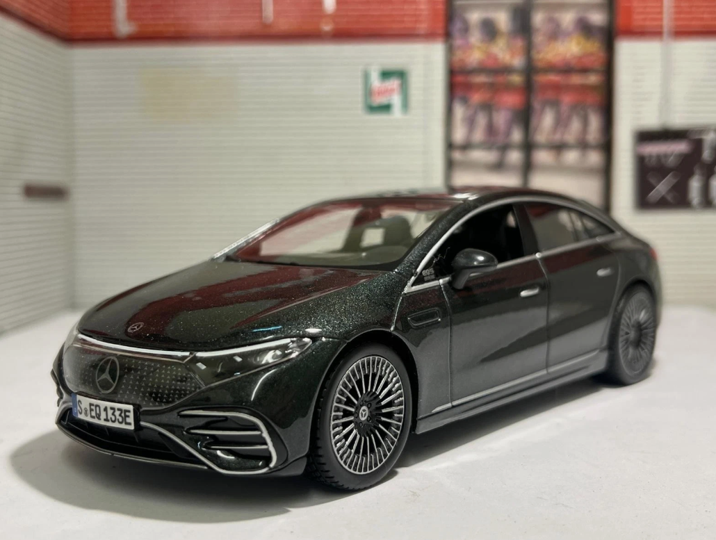 EQS by Mercedes EQ 32902 Maisto 1:27 – Emberton Imperial