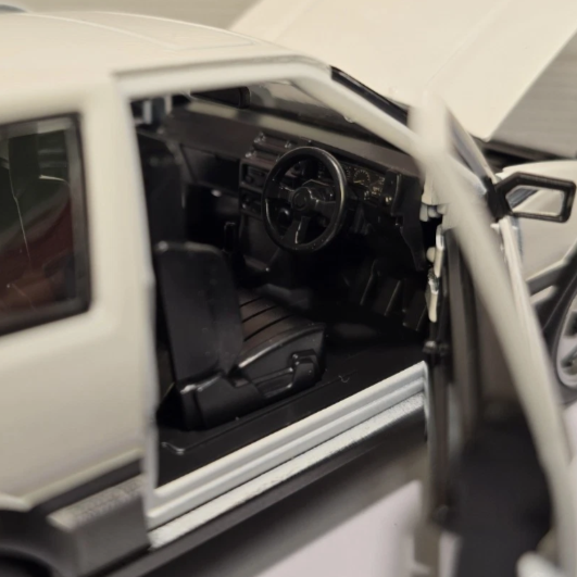 Toyota 1983 Sprinter Trueno AE86 32916 Maisto 1:24