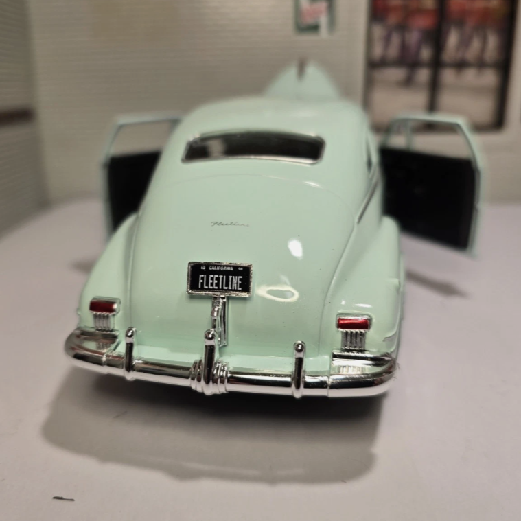Chevrolet 1948 Aerosedan Fleetline 32921 Maisto 1:25