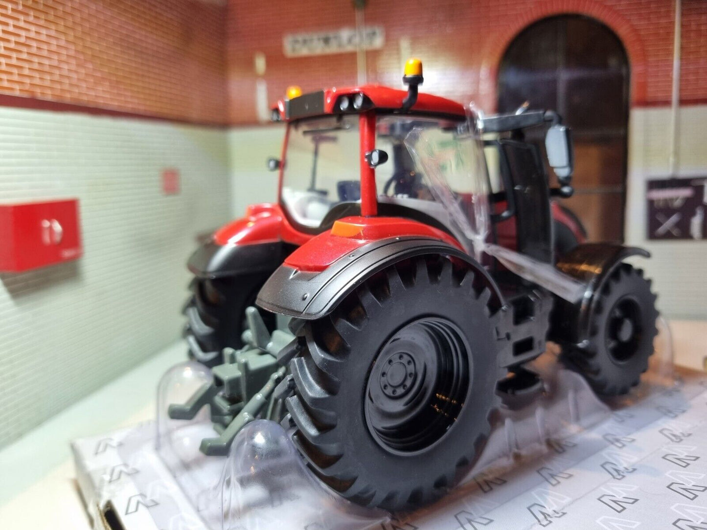 Valtra T254 70th Anniversary Limited Edition 43315 Britains 1:32