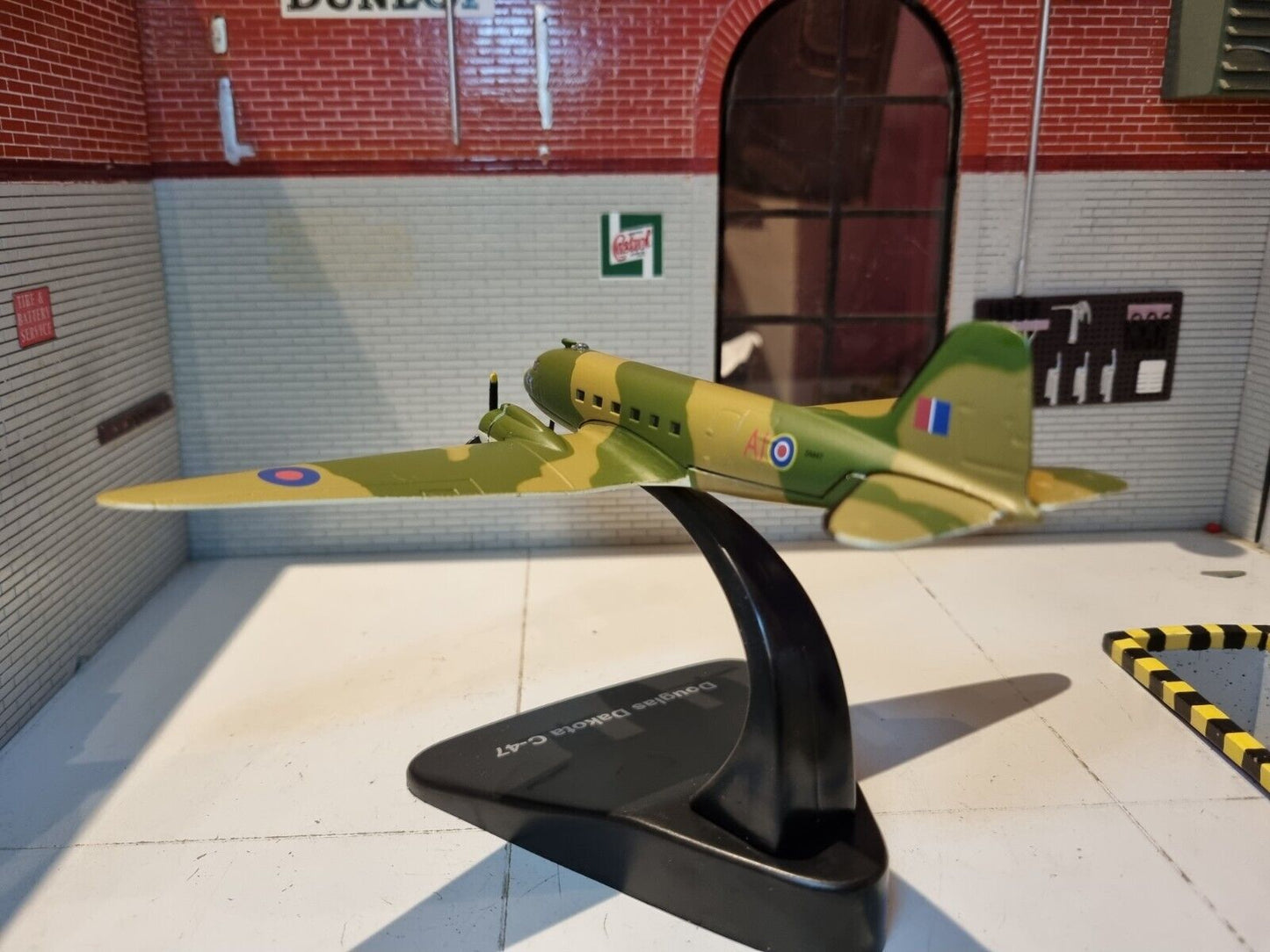 Douglas Dakota C-47 RAF 1:144