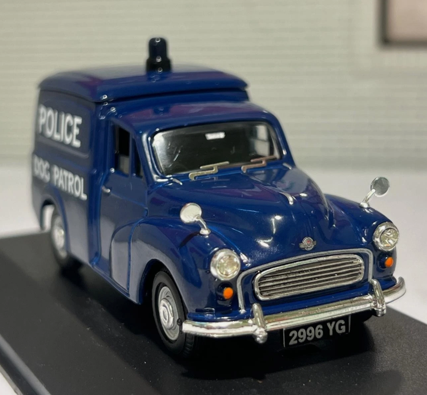 Morris 1975 Minor 1000 British Police Dog Van 1:43