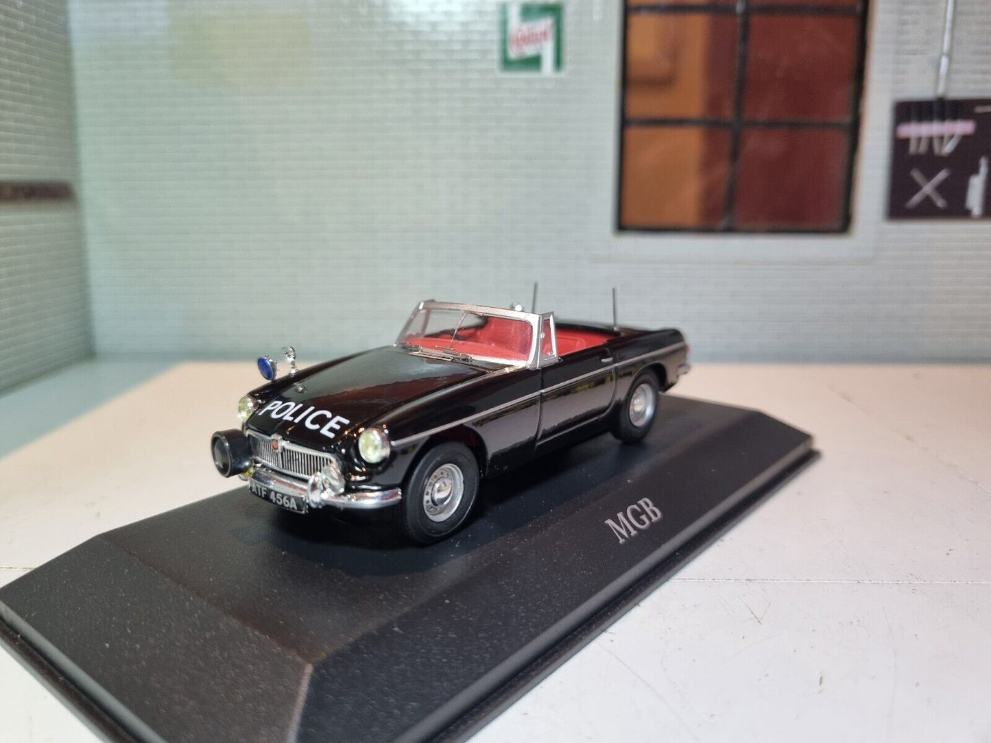 MGB Lancashire Police Roadster 4650106 Atlas 1:43