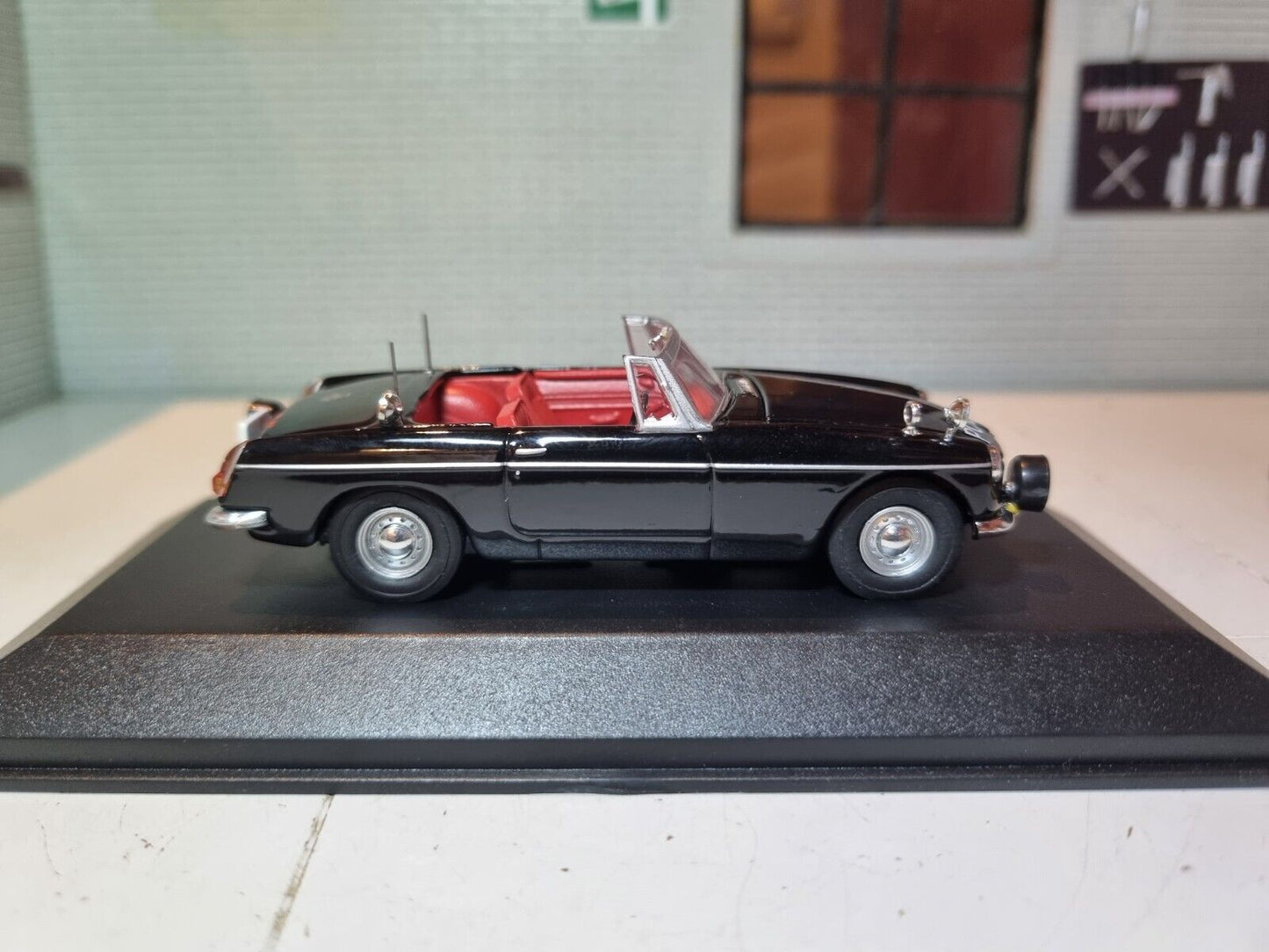 MGB Lancashire Police Roadster 4650106 Atlas 1:43