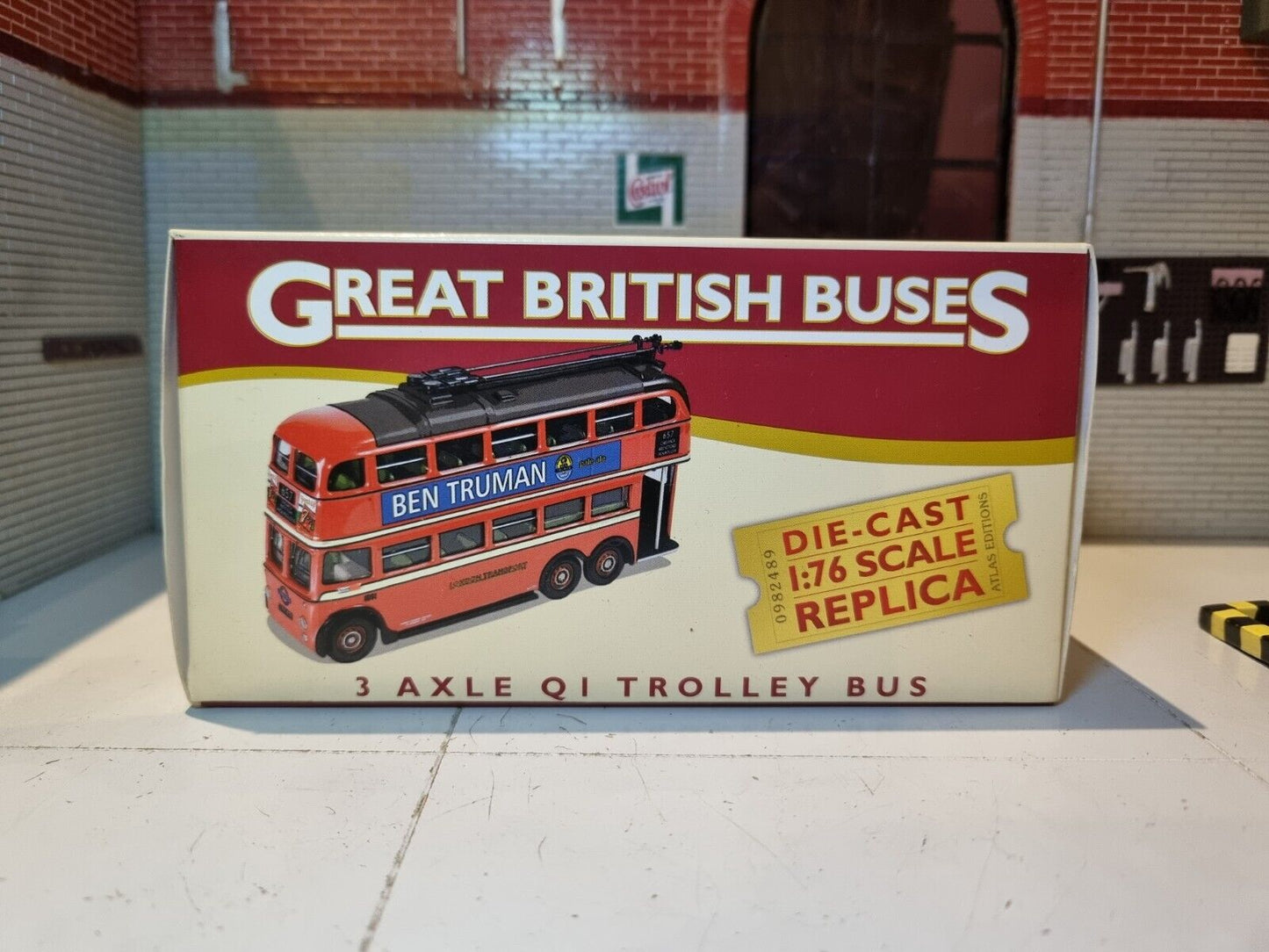 AEC 1948 3 Axle Q1 Trolley Bus 4655104 Atlas 1:76