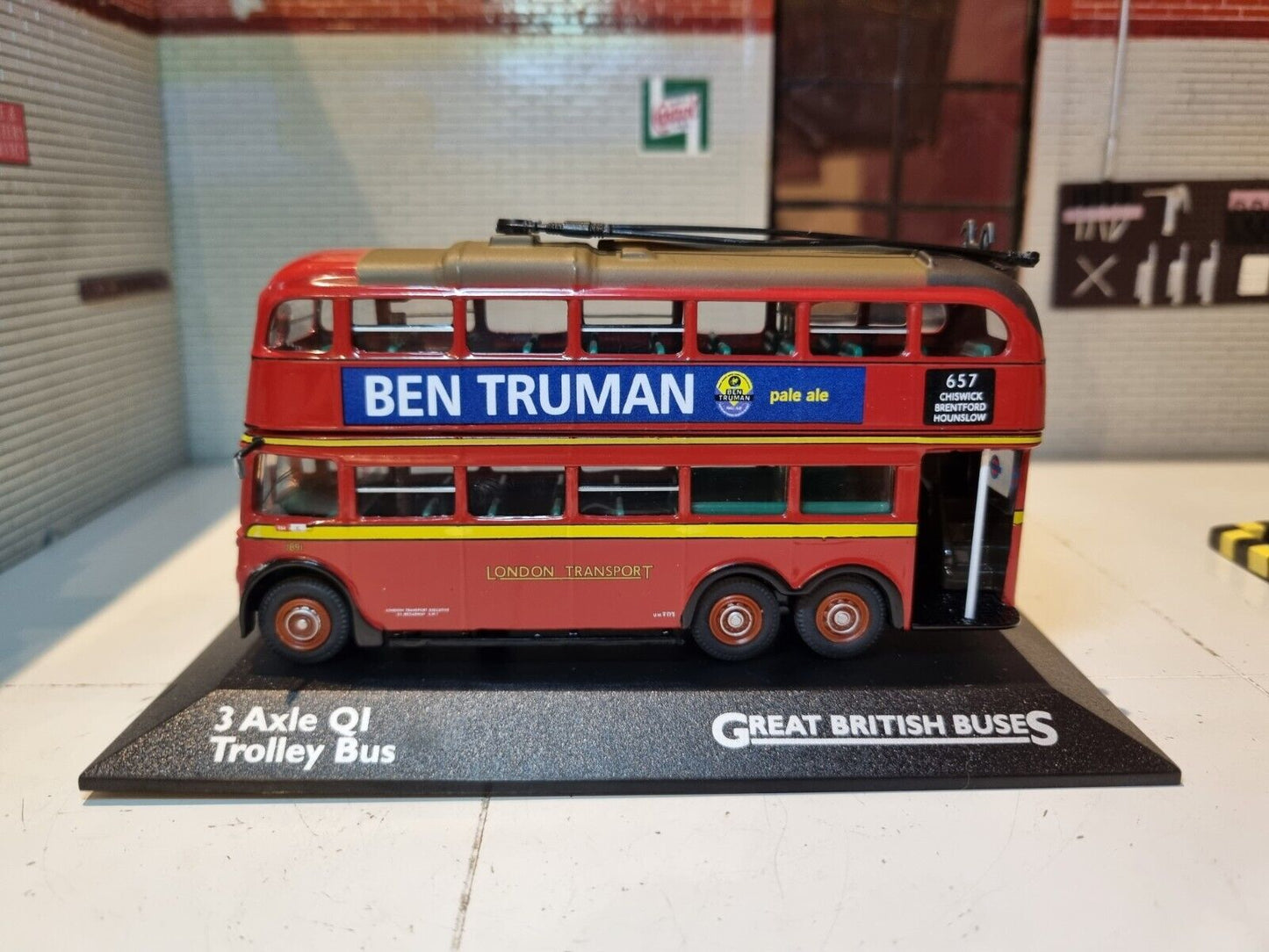 AEC 1948 3 Axle Q1 Trolley Bus 4655104 Atlas 1:76