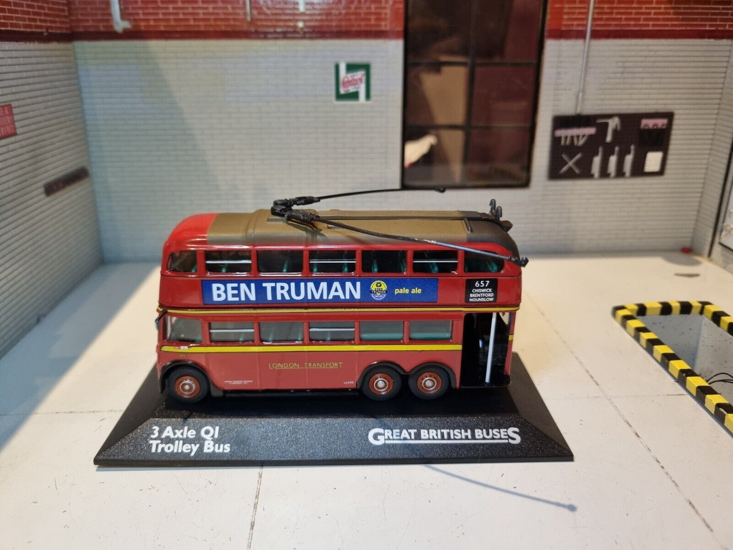 AEC 1948 3 Axle Q1 Trolley Bus 4655104 Atlas 1:76