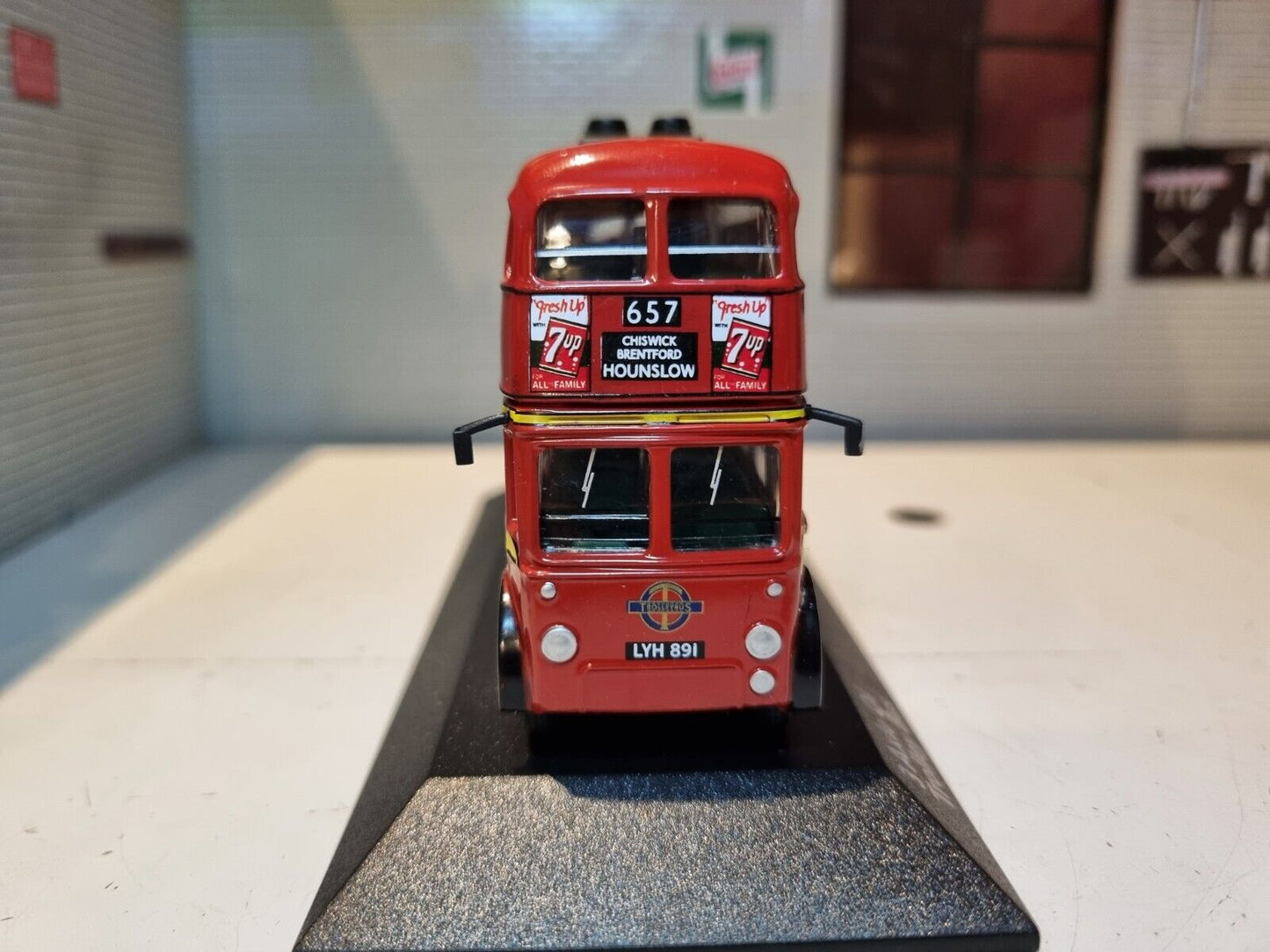 AEC 1948 3 Axle Q1 Trolley Bus 4655104 Atlas 1:76