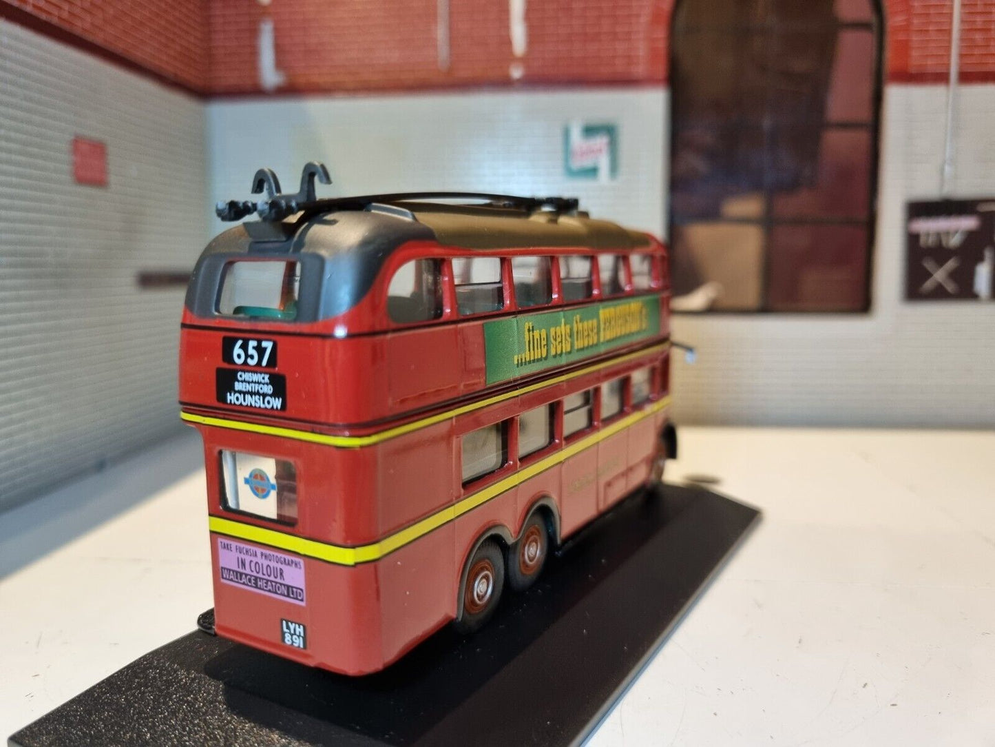 AEC 1948 3 Axle Q1 Trolley Bus 4655104 Atlas 1:76