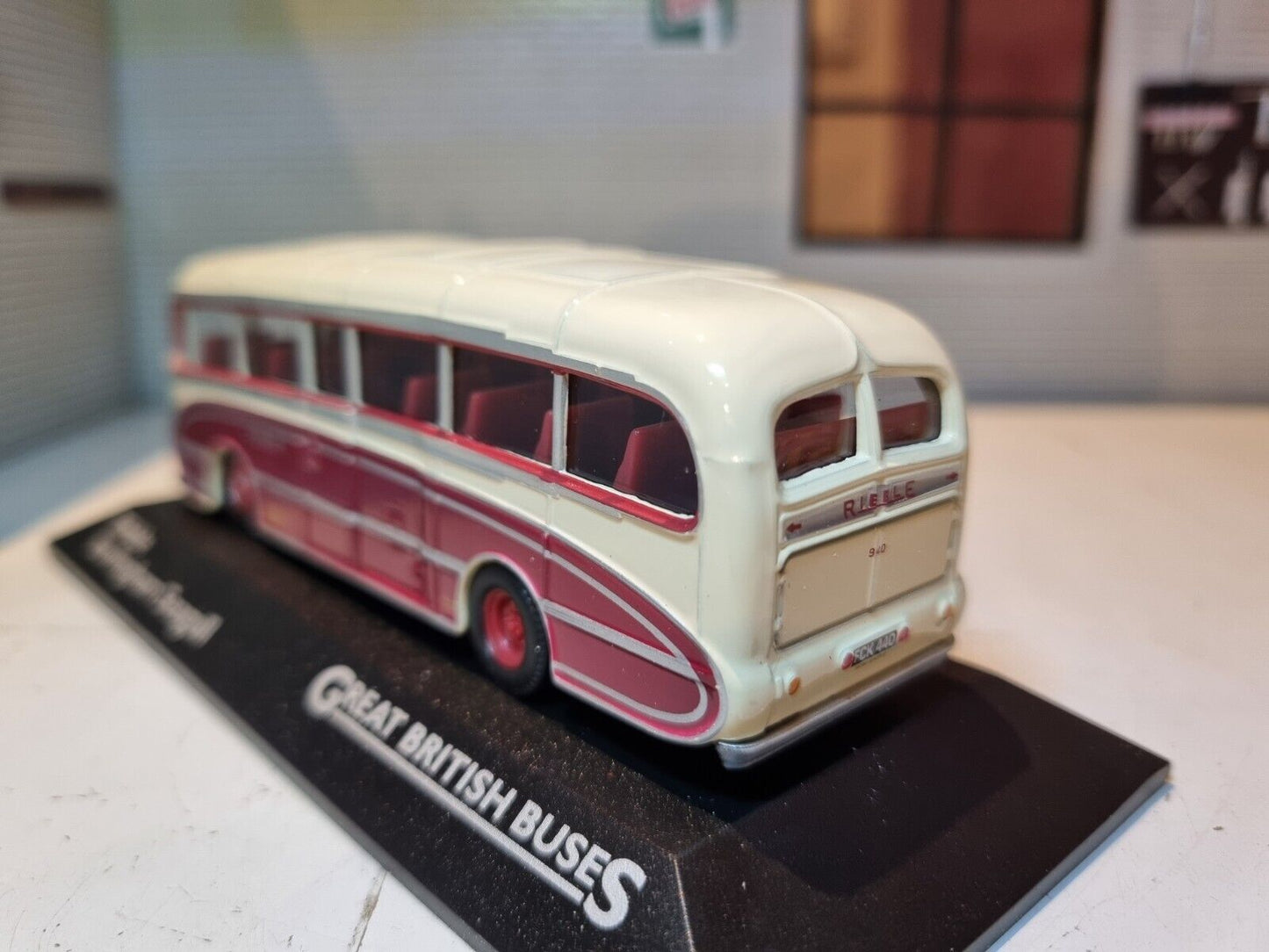 Burlingham Seagull Ribble Bus Coach 1:76 Atlas