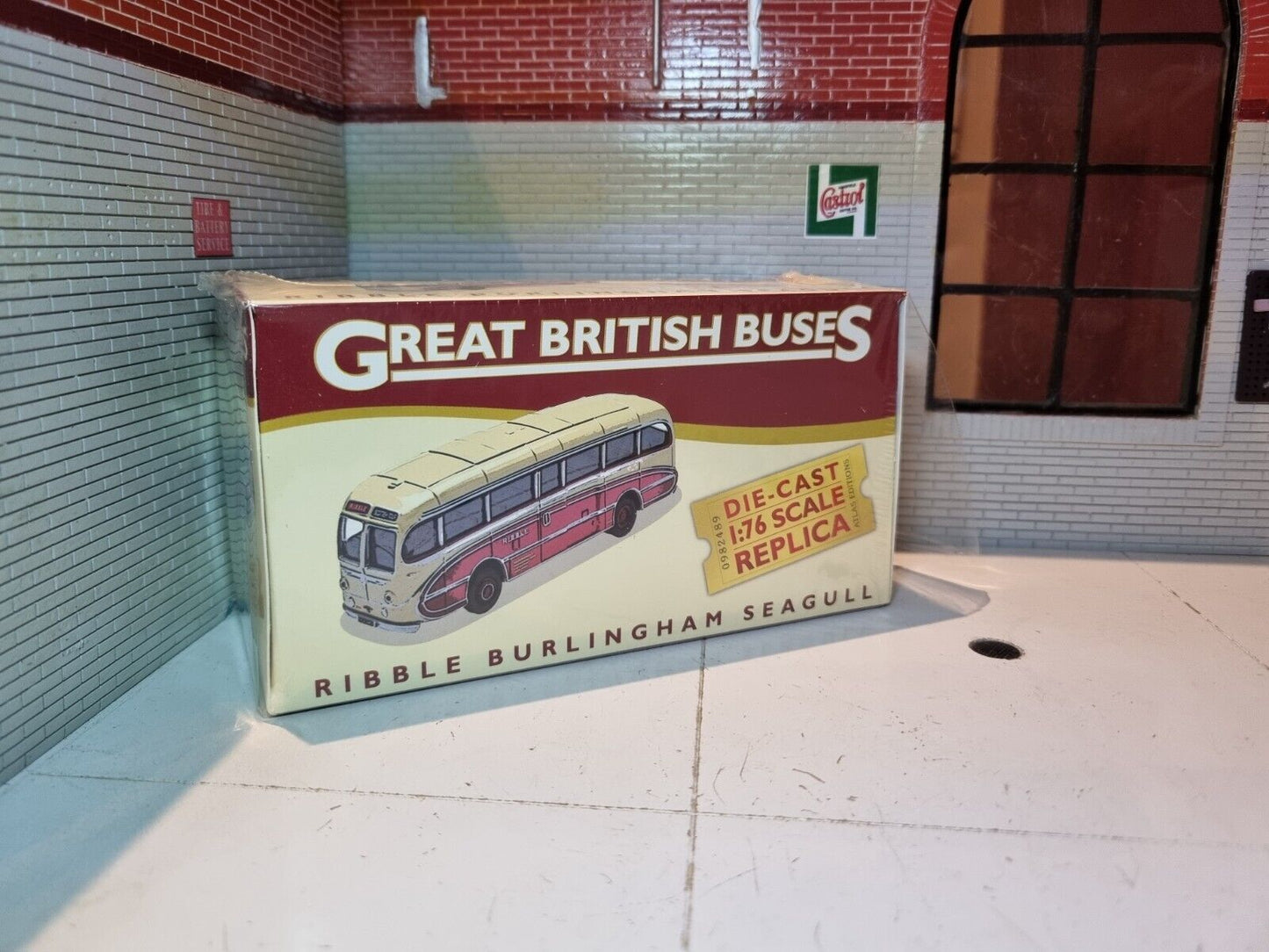 Burlingham Seagull Ribble Bus Coach 1:76 Atlas