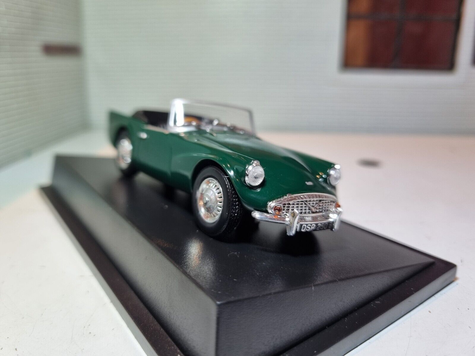 Daimler SP250 4656126 Atlas 1:43 – Emberton Imperial