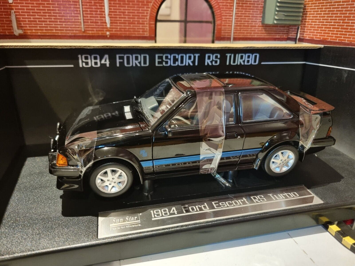 Collection Automobile Greenlight Modèle Réduit Ford Escort RS Turbo 1984 - Échelle 1/18 - Greenlight Sunstar - Noir Ford Fiesta Miniature Collection Automobile Greenlight Modèle Réduit Ford Escort RS Turbo 1984 - Échelle 1/18 - Greenlight Sunstar - Noir Ford Fiesta Miniature