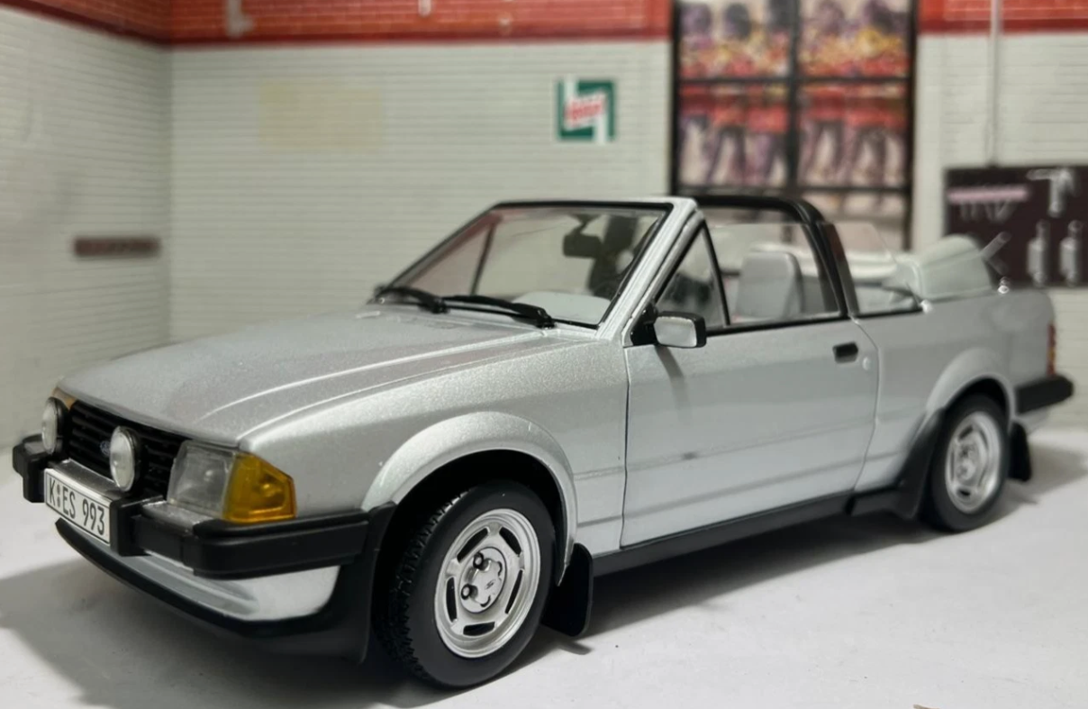 Ford 1984 Escort XR3i Cabriolet 4993 Sunstar 1:18