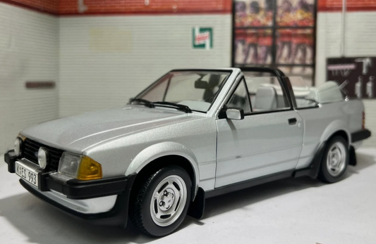 Ford 1984 Escort XR3i Cabriolet 4993 Sunstar 1:18