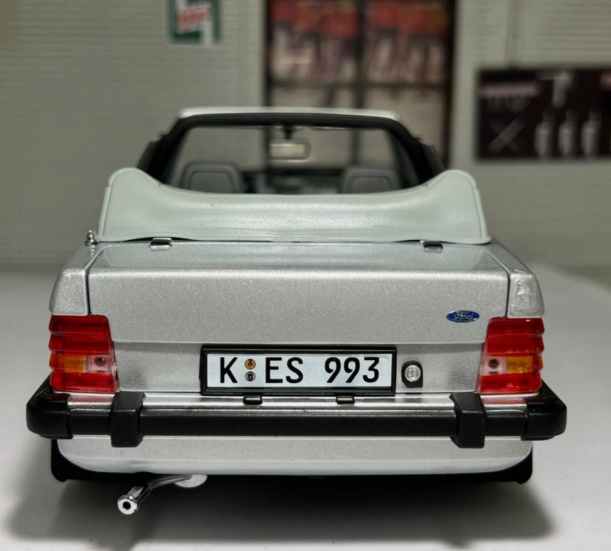 Ford 1984 Escort XR3i Cabriolet 4993 Sunstar 1:18