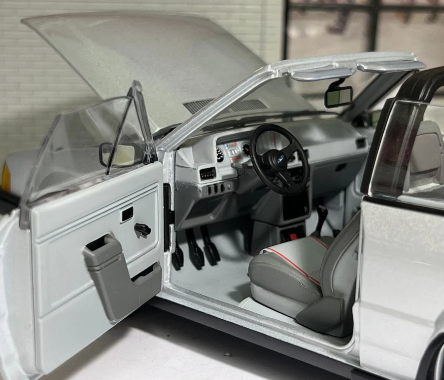 Ford 1984 Escort XR3i Cabriolet 4993 Sunstar 1:18