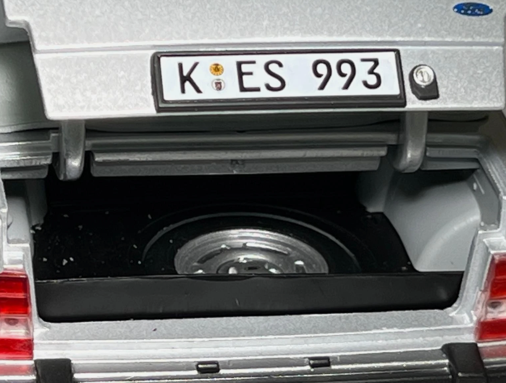 Ford 1984 Escort XR3i Cabriolet 4993 Sunstar 1:18