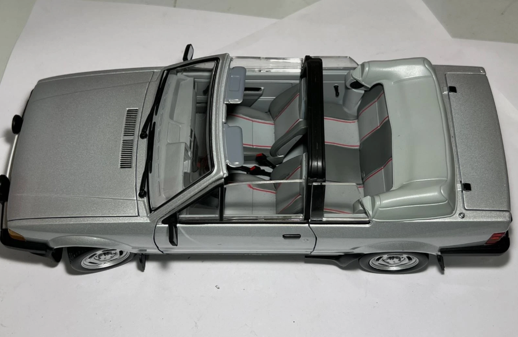 Ford 1984 Escort XR3i Cabriolet 4993 Sunstar 1:18